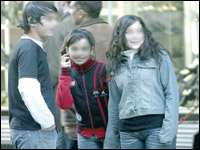 Mode :Enqu�te sur le ph�nom�ne des marques �trang�res ; Ces alg�riens qui s�habillent � la mode