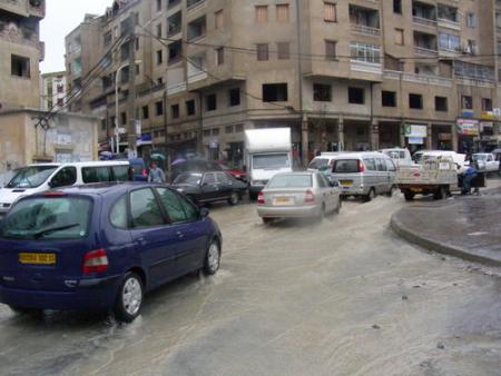 Tizi-Ouzou : Violents intemp�ries ,Rond-point du 20 Avril 1980