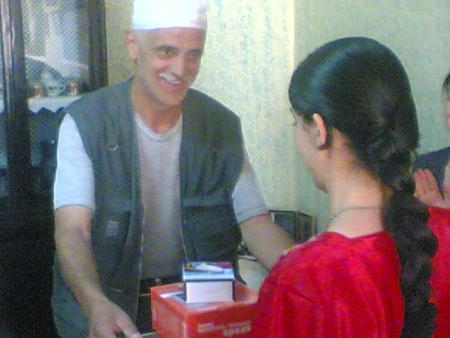 Remise � Tassaft Ouguemoune du prix du meilleur bachelier du village.