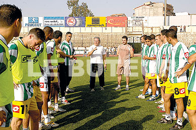 JSKabylie :Mouassa accueilli en fanfare par les supporters