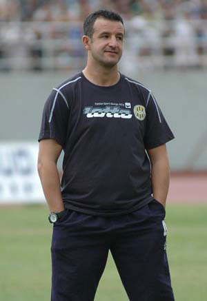 Sa�b : �Personne n�a sign� un contrat de titulaire�